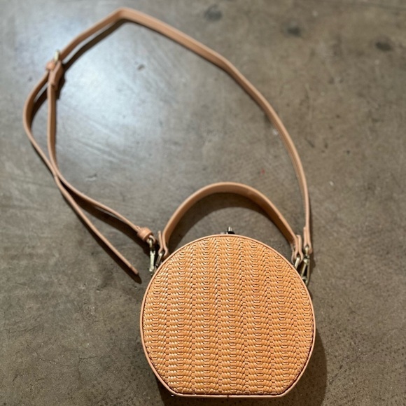 WOVEN CIRCULAR HANDBAG | GREAT CONDITION - Picture 1 of 8